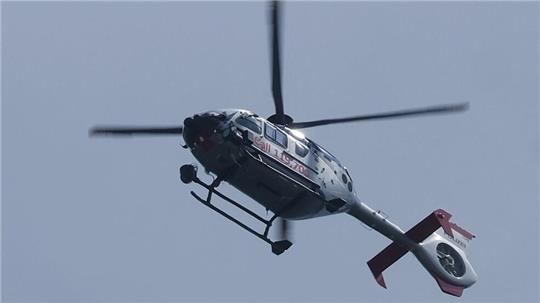 Ein Hubschrauber der Polizei im Einsatz. 