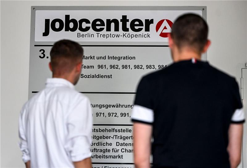 Städtetag: Jobcenter für „Job-Turbo” für Geflüchtete stärken «Ein Integrationsturbo für Geflüchtete und Sparpolitik bei den Jobcentern passen nicht zusammen», sagt Städtetag-Hauptgeschäftsführer Helmut Dedy.