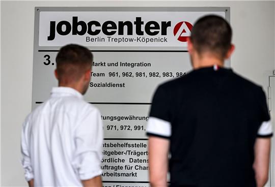 «Ein Integrationsturbo für Geflüchtete und Sparpolitik bei den Jobcentern passen nicht zusammen», sagt Städtetag-Hauptgeschäftsführer Helmut Dedy.