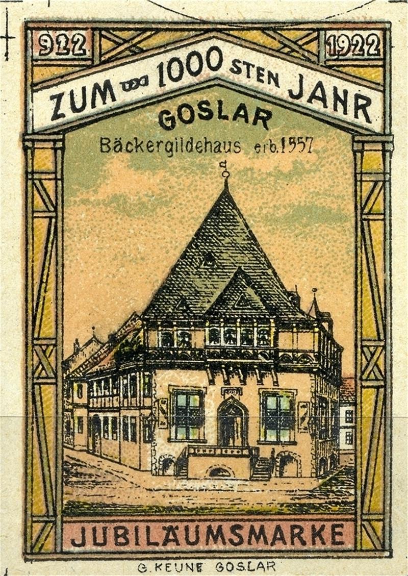Ein Jubiläum lässt grüßen: Das Bäckergildehaus, das oberhalb vom Fleischscharren an der Marktstraße steht, ziert eine der Sondermarken zum Fest.