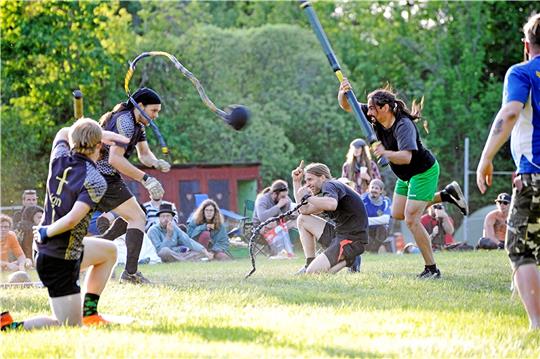 Ein Jugger-Match sieht martialisch aus, soll helfen, Aggressionen abzubauen und tut aber nicht weh. Die Jugendförderung möchte das Spiel jetzt in Bad Harzburg etablieren. Foto: uhusnest.de