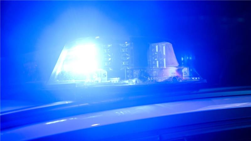 Ein Junge wird in Dörpen auf seinem Hoverboard von einem Auto erfasst und lebensgefährlich verletzt. (Symbolbild)