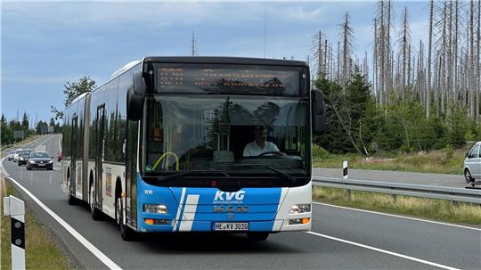 Ein KVG-Bus auf der B4 zwischen Bad Harzburg und Braunlage: Bereits in diesem Jahr ist mit Einschnitten im Busnetz zu rechnen. In welchem Umfang und auf welchen Linien, das ist nicht bekannt.