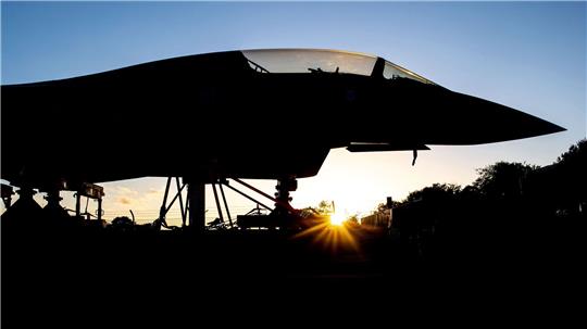 Ein Kampfflugzeug vom Typ Eurofighter Typhoon der Luftwaffe.