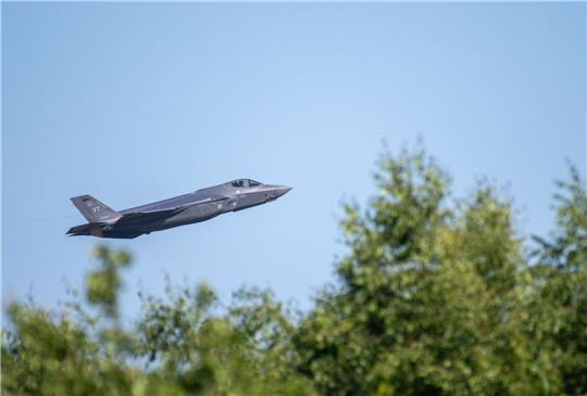 Ein Kampfflugzeug vom Typ F-35 startet von der US-Air Base Spangdahlem. Ein solcher Kampfjet verschwand im US-Bundesstaat South Carolina, nachdem sich der Pilot aufgrund einer «Panne» mithilfe des Schleudersitzes gerettet hatte.