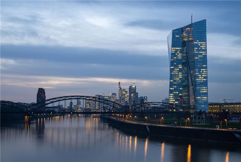 OLG weist Millionenklage gegen EZB ab Ein Kartograf verlangt 5,5 Millionen Euro von der Europäischen Zentralbank (EZB) für die Nutzung seines Werkes.