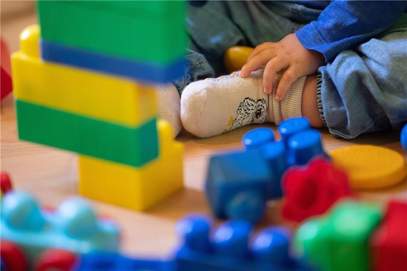 Kinderschutzexperte sieht „Körpererkundungsraum” kritisch Ein Kind spielt in einer Kita.