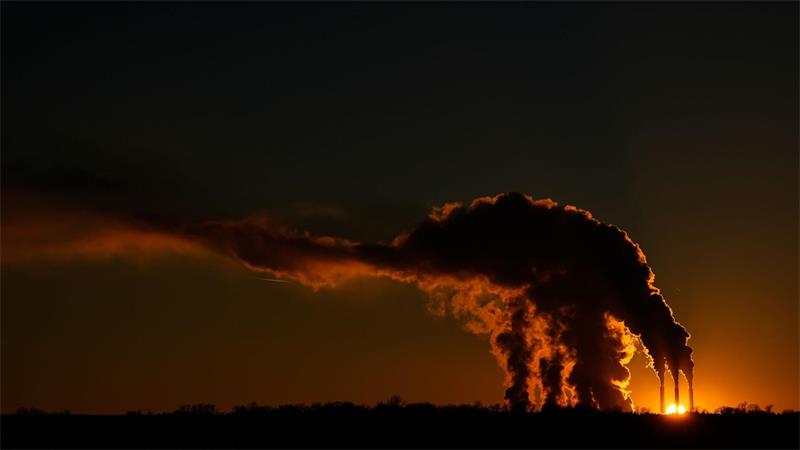 Ein Kohlekraftwerk im US-Bundesstaat Kansas. Die USA gehören zu den weltweit größten Verursachern von Treibhausgasen. (Archivbild)