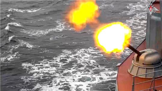 Ein Kriegsschiff der russischen Schwarzmeerflotte feuert während einer Marineübung im Schwarzen Meer. Wäre das auch jetzt noch möglich?