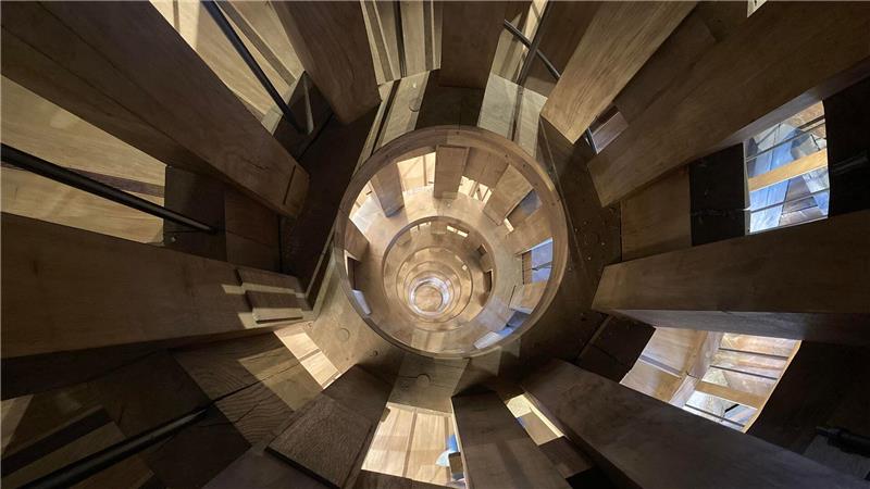 Wiedereröffnung der Notre-Dame-Türme: Monumentales Comeback Ein Lauf der Wendeltreppe führt Besucher hinauf, der andere hinunter, sodass sich die Gäste nie begegnen.
