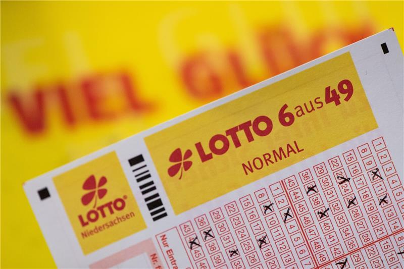 Lottogewinn von 14 Millionen Euro geht nach Niedersachsen Ein Lottoschein mit der Aufschrift «Lotto 6 aus 49».