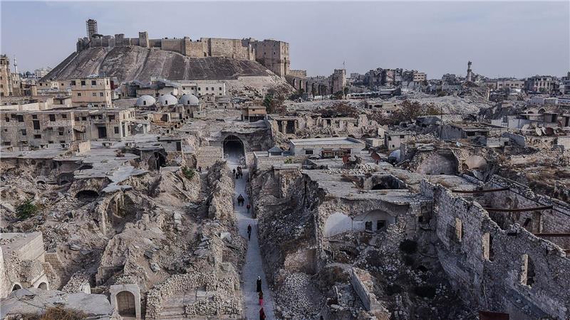 Ein Luftbild zeigt die Zerstörung in der Stadt Aleppo vor dem ersten Jahrestag der Befreiung der Stadt.