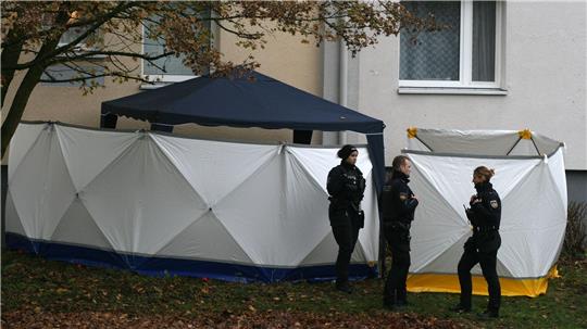 Ein Mädchen stürzte am Samstag in Bremen aus einem Fenster und erlag seinen Verletzungen. (Archivfoto)