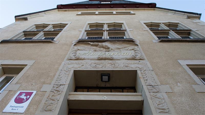 Ein Mann aus Goslar muss sich aufgrund seiner Gewaltbereitschaft vor Gericht verantworten. 