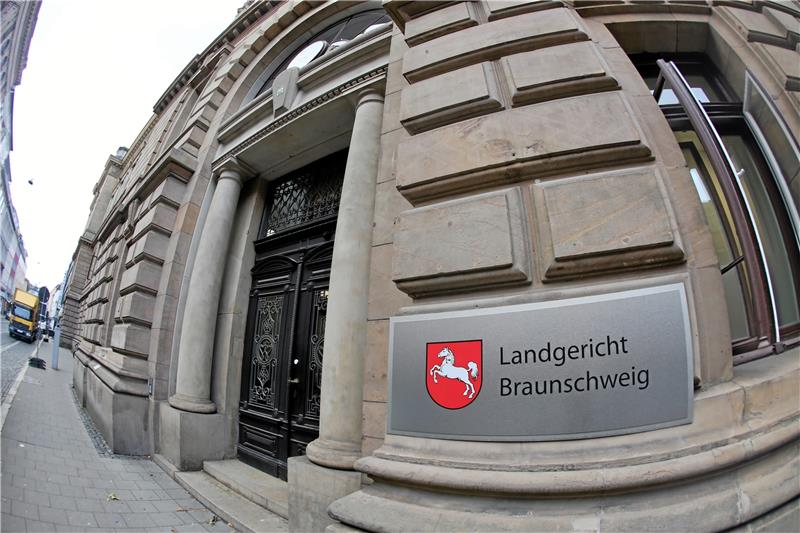 Ein Mann aus dem Landkreis Goslar muss sich wegen sexuellen Missbrauchs an der Tochter seiner Lebensgefährtin vor dem Landgericht Braunschweig verantworten. Die Übergriffe begannen, als das Mädchen neun Jahre alt war.  Foto: Neuendorf