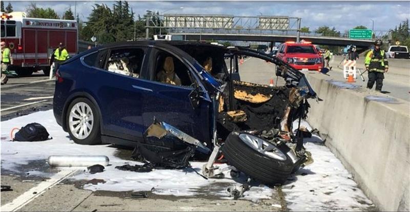 Tesla will Vergleich im Verfahren um „Autopilot”-Todesfall Ein Mann fuhr mit seinem Tesla bei eingeschaltetem «Autopilot»-System gegen einen Betonpoller in Kalifornien.
