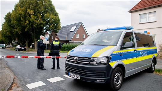 Ein Mann soll seine Familie und sich selbst getötet haben.