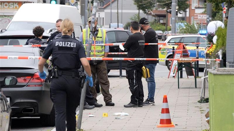 Ein Mann wird in Bremen angeschossen, der oder die Täter sind auf der Flucht, die Fahndung läuft. 