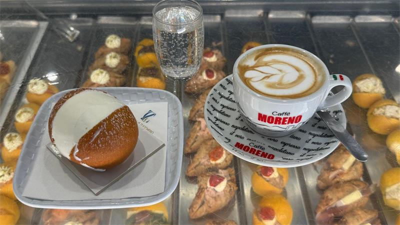 So frühstückt die Welt – ganz ohne Ernährungs-Hypes Ein Maritozzo ist in Italien bis zum Anschlag mit Sahne gefüllt - und trotzt jedem Ernährungstrend.