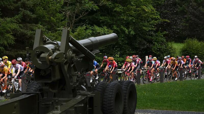 Ein Massensturz hat die Reihenfolge der Tour de France der Frauen verändert.