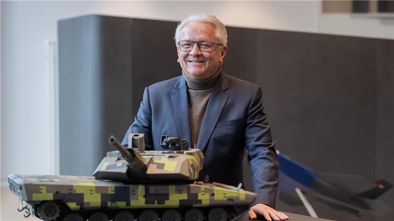 Ein Modell des Kampfpanzers Panther, den Rheinmetall in Italien baut und erste Exemplare 2028 ausliefern möchte. 