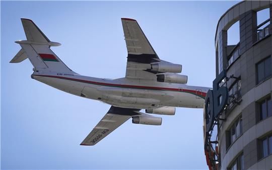 Ein Modell des schweren Transportflugzeugs Iljuschin Il-76 (Archivbild).