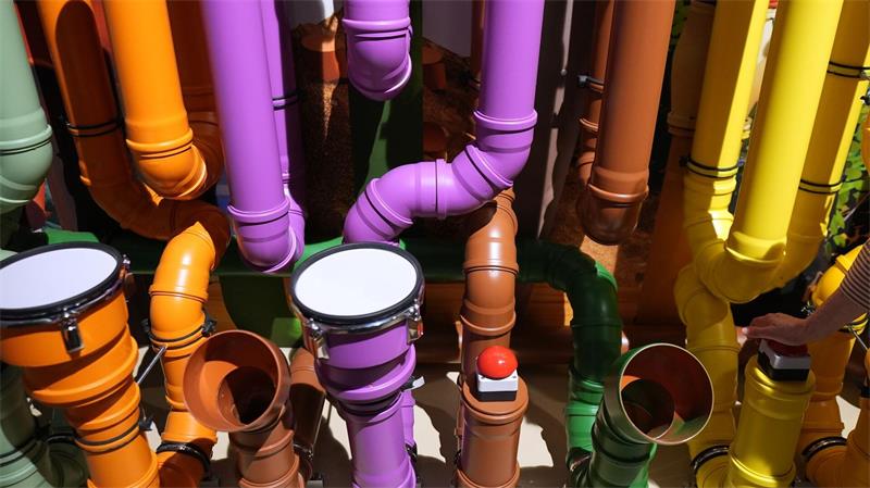 Das ist krötig - Immersive Erlebniswelt rund um die Olchis Ein Müllorgel mit Krachpotenzial - hier darf ordentlich drauf gehauen werden.