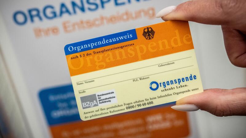 Ein Organspendeausweis, aufgenommen im Gesundheitsministerium.