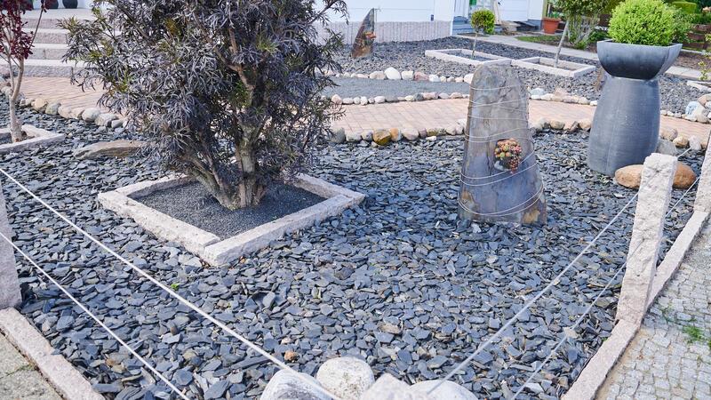 Ein Paradebeispiel für einen Schottergarten: Seit Herbst muss auf dem Gebiet des Landkreises Wolfenbüttel im Außenbereich eines Grundstücks der „grüne Charakter“ überwiegen.