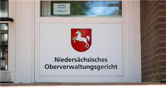 Ein Professor hat über Jahre hinweg Studentinnen belästigt. Dafür wird ihm das Gehalt gekürzt. (Archivbild)