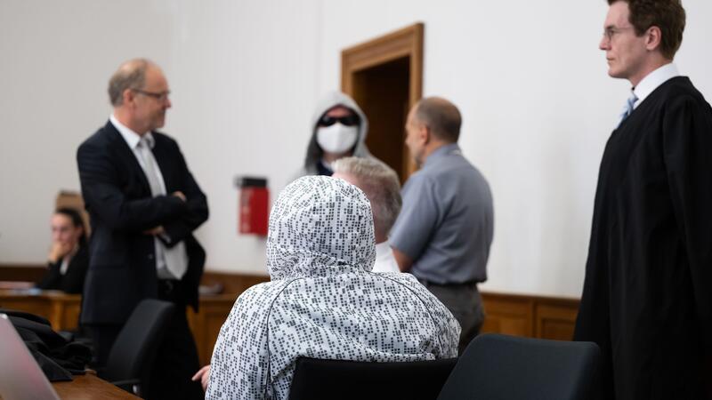 „Aufstachelung zu Hass“ - Fünf Männer vor Gericht Ein Prozess gegen fünf Männer, die rechtsradikale Tonträger produziert haben sollen, beginnt.