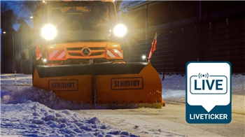 Ein Räumfahrzeug ist im Einsatz. 