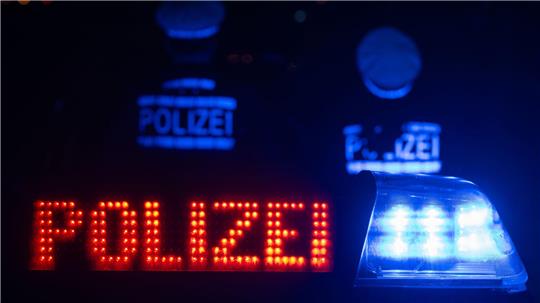 Verfolgungsfahrt endet in Fluss – Führerschein beschlagnahmt Ein Raser stürzt in der Nacht in die Hunte. (Symbolbild)
