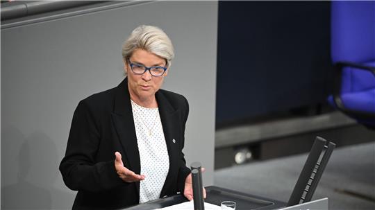 Ein Rauchverbot im Auto soll Schwangere und Minderjährige vor den Gefahren des Passivrauchens schützen, die CDU-Politikerin Borchardt warnt vor Symbolpolitik. (Symbolbild)
