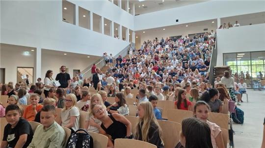 Ein Rekord, der künftig wohl nicht mehr überboten werden kann und darf: Am 6. August begrüßt das CvD-Gymnasium im Forum der neuen Goldenen Aue fast 160 Kinder, die auf sechs Klassen verteilt werden.