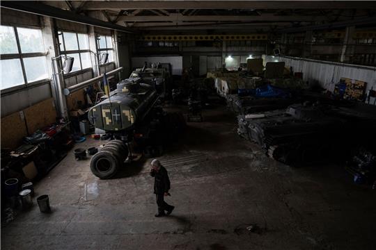 Ein Reparaturzentrum für Kriegsfahrzeuge in Kiew.