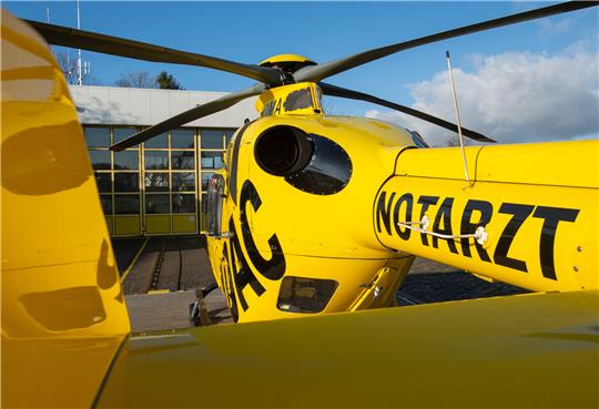 Ein Rettungshubschrauber brachte den zehnjährigen Jungen in ein Krankenhaus. Symbolfoto: Lucas Bäuml/dpa