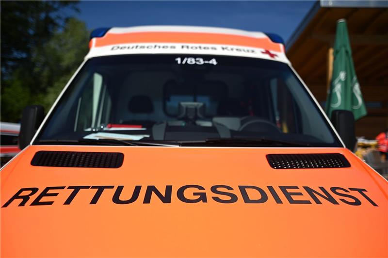 Herzstillstand: Ersthelfer retten 82-Jährigem das Leben Ein Rettungswagen mit der Aufschrift "Rettungsdienst".