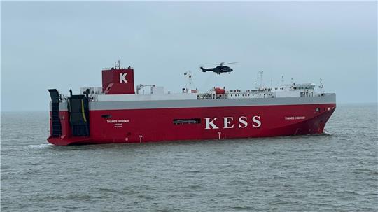 Ein Riss in einer Kraftstoffleitung hat den Brand auf dem Autofrachter ausgelöst. (Archivbild)