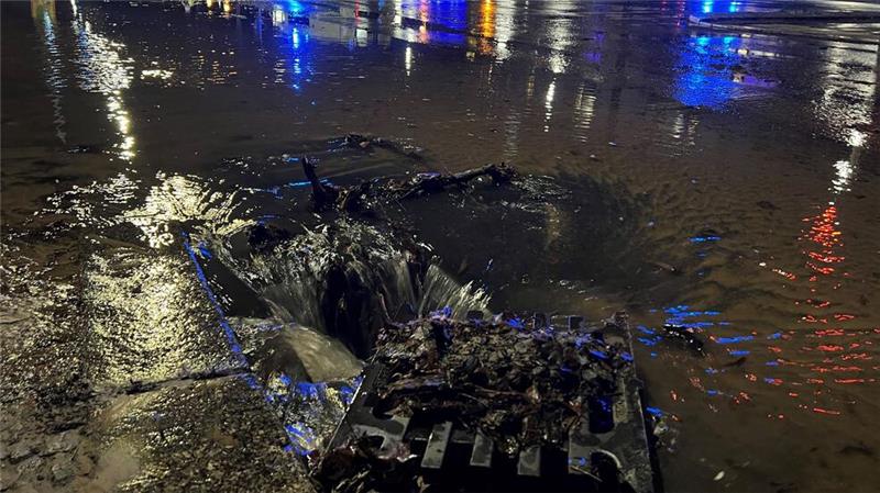 Wasserrohrbruch zu Silvester - Teile Berlins ohne Wasser Ein Rohr einer zentralen Versorgungsleitung ist gebrochen. (Foto aktuell)