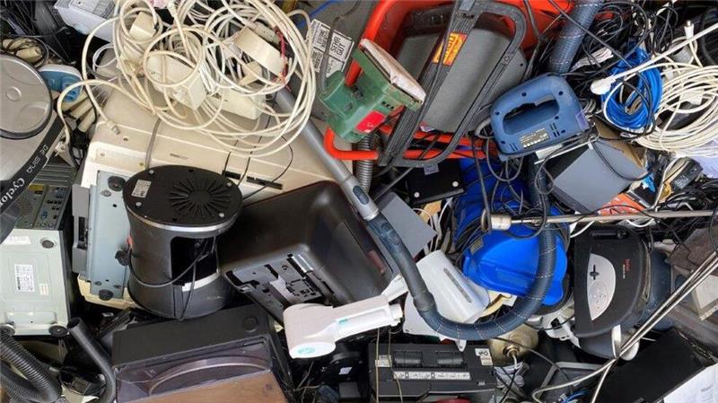 Electrocycling kein Einzelfall: Entsorgungsbranche schlägt Alarm Ein Sammelbehälter der Kreiswirtschaftsbetriebe Goslar für Elektroschrott.