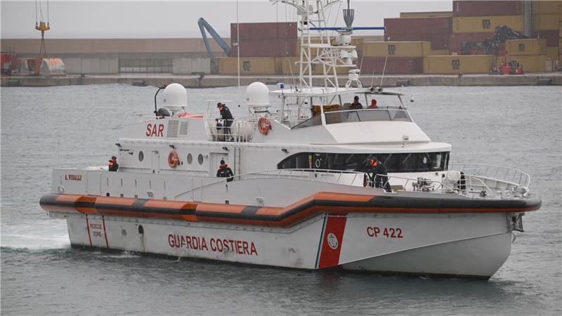Ein Schiff der italienischen Küstenwache hat 50 Menschen  vor Lampedusa gerettet. (Archivbild) 