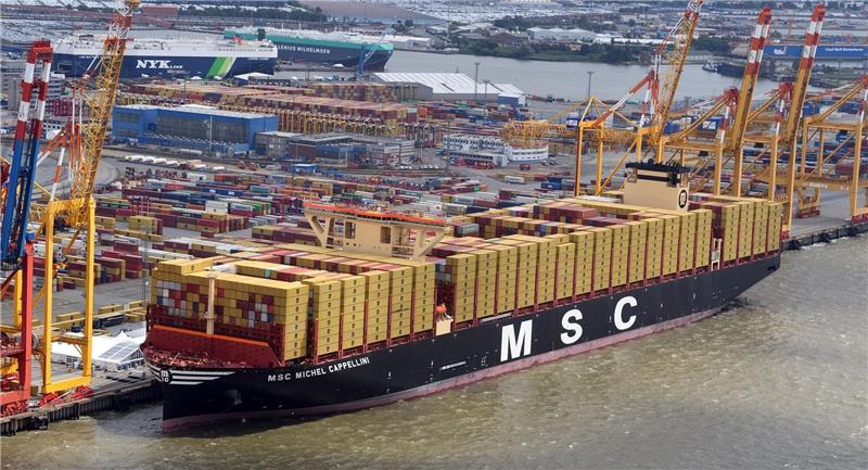 Erste Studie zu Wasserstoffbedarf in maritimer Wirtschaft Ein Schiff liegt im Hafen von Bremerhaven.