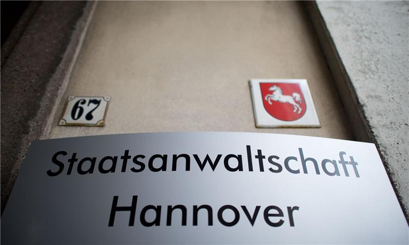 Ermittlungen gegen freigestellten Kirchenmitarbeiter Ein Schild der Staatsanwaltschaft in Hannover.