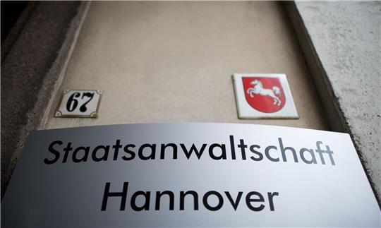 Ermittlungen gegen freigestellten Kirchenmitarbeiter Ein Schild der Staatsanwaltschaft in Hannover.