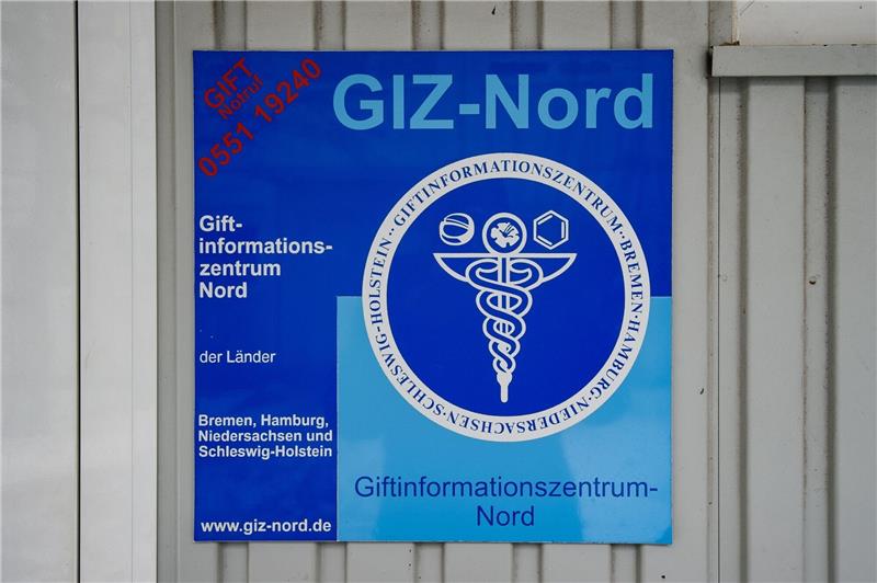 Giftinformationszentrum meldet Höchststand bei Beratungen Ein Schild weist auf das Giftinformationszentrum hin.
