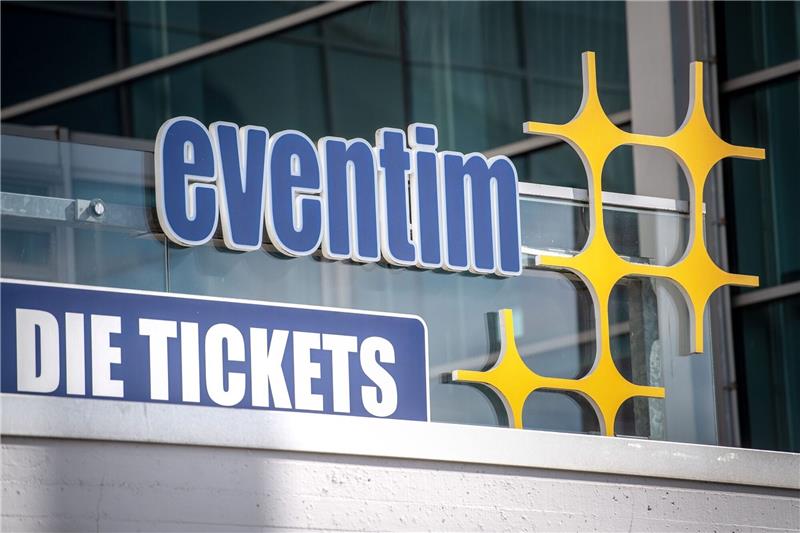 CTS Eventim will Ticket-Geschäft von Vivendi übernehmen Ein Schild weist auf den Ticketverkauf von CTS Eventim hin.