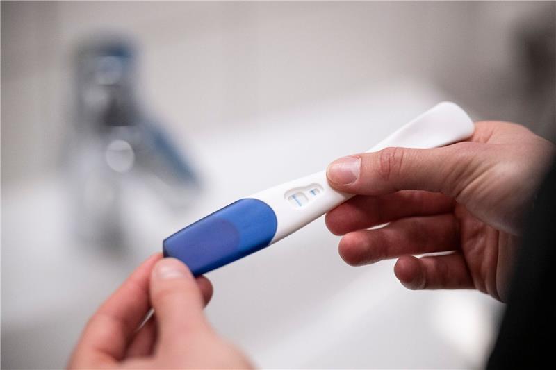 Mehr Schwangerschaftsabbrüche gemeldet Ein Schwangerschaftsabbruch in den ersten zwölf Wochen bleibt straffrei, wenn die Frau sich zuvor beraten lässt.