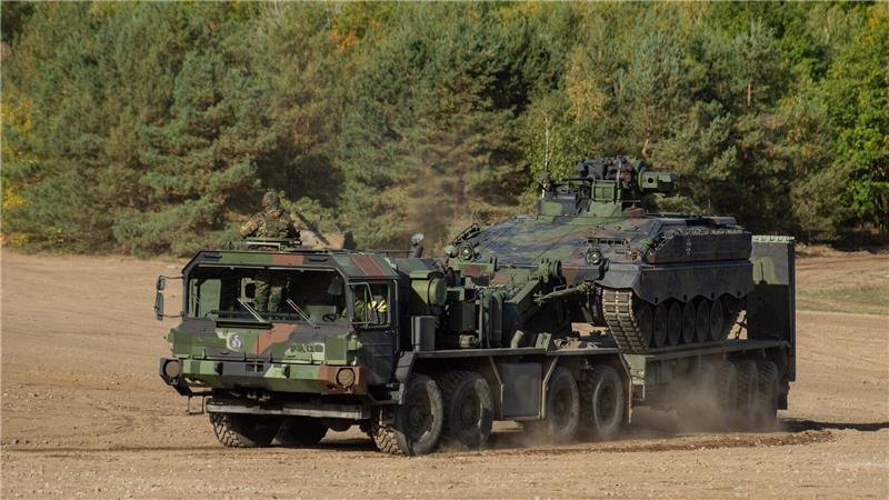 Ein Schwerlasttransporter vom Typ „Elefant“ brannte. (Symbolbild) 