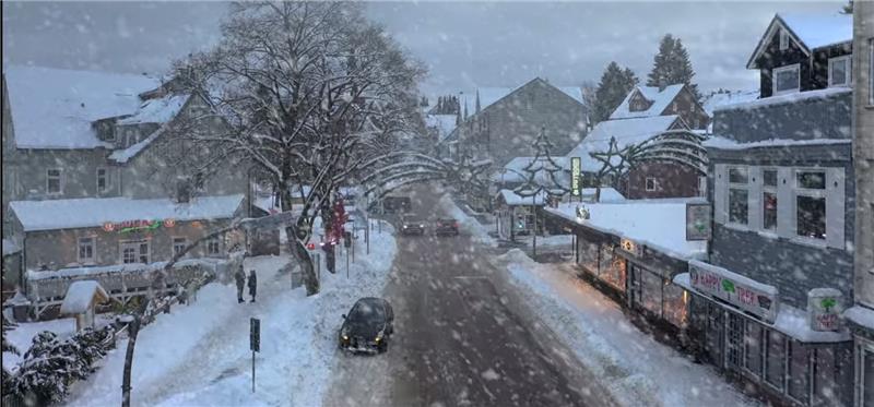 Ein Screenshot aus der Szene, in der die Harzburger Straße zu sehen ist. Foto: Screenshot